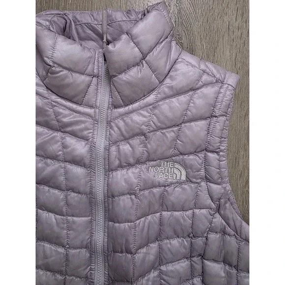The North Face Womens XS Light Ash Purple Puffer Vest Full Zip Light Weight - Picture 4 of 4